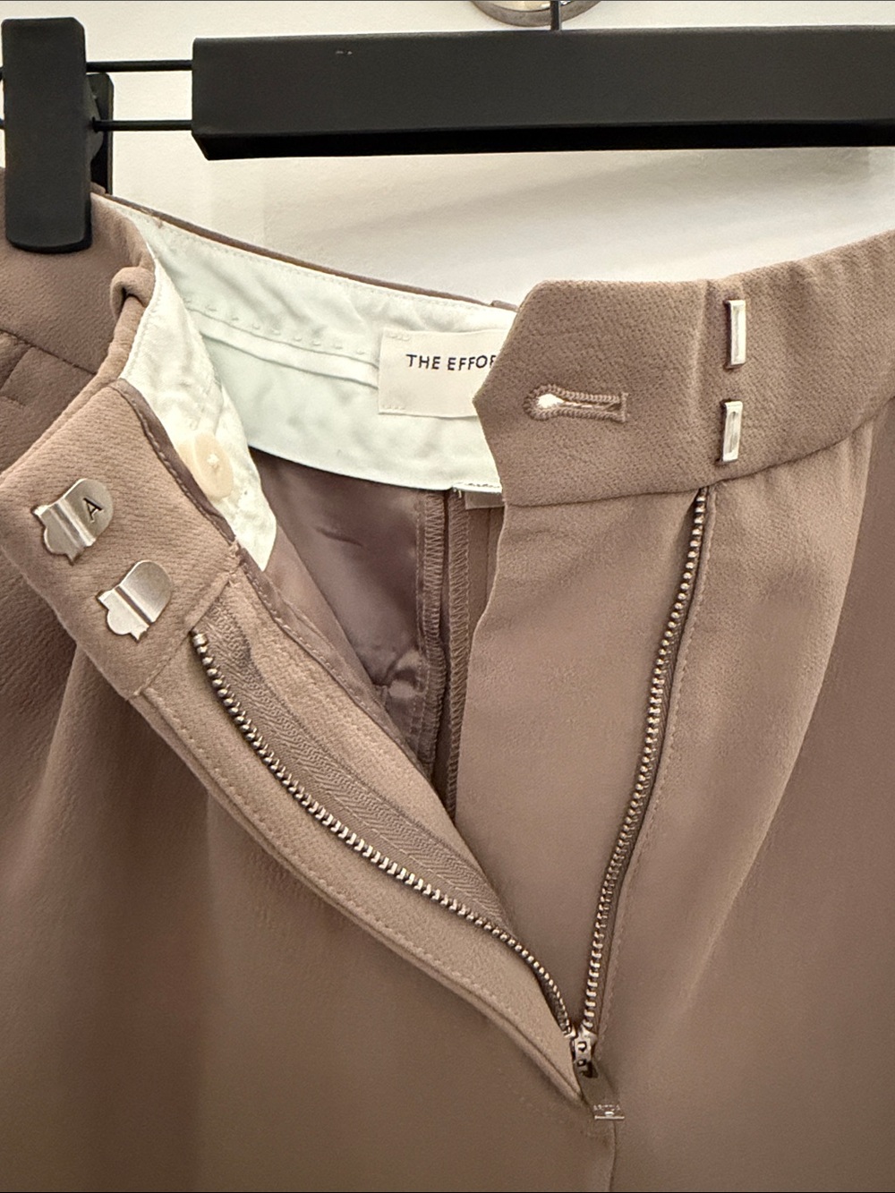 Aritzia - Generation Blazer and Effortless Pants in Crepette in Nomad Taupe - Picture 12 of 12